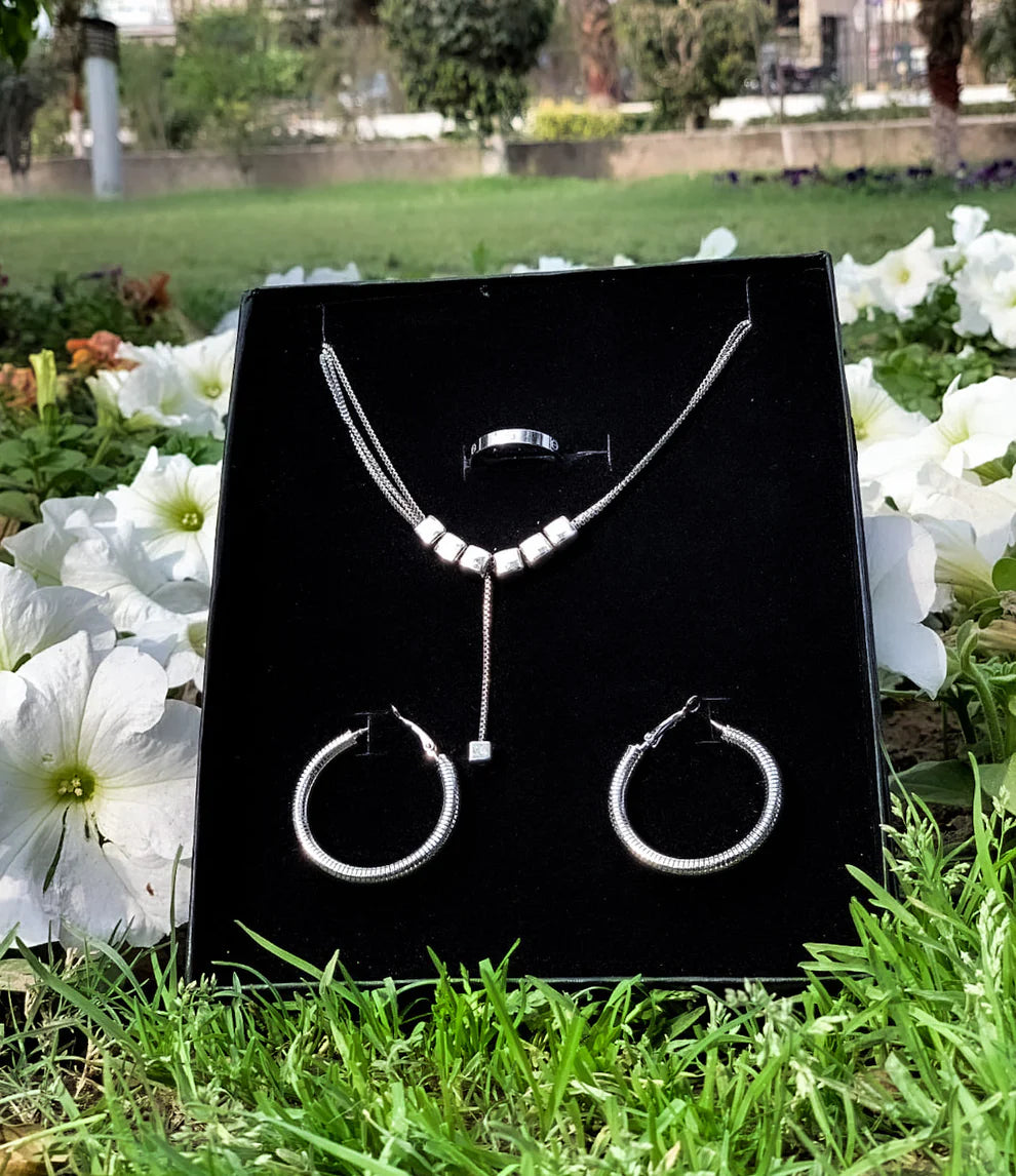 Timeless Elegance – 4 Signature Jewelry Sets